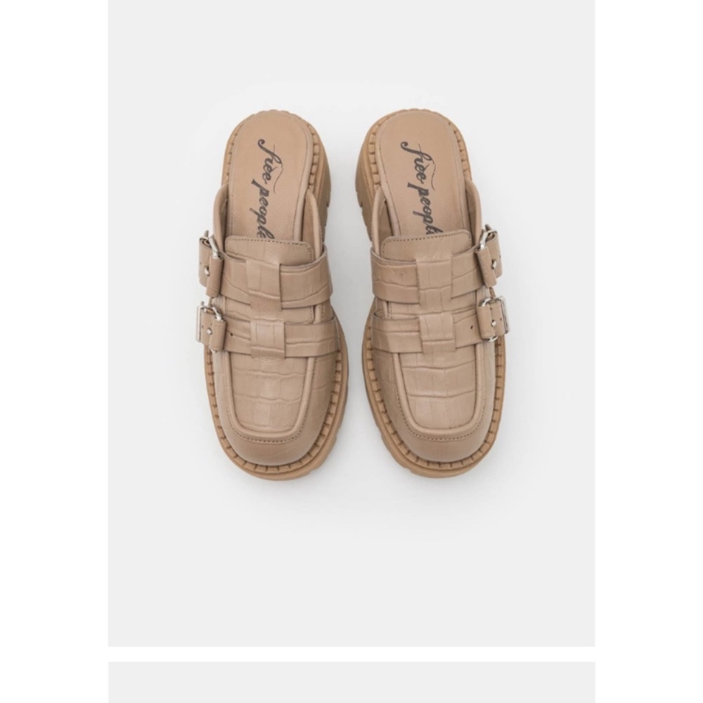 Free People Buckle Lyra Lug Loafer in Tan Size 40 brand new - without box